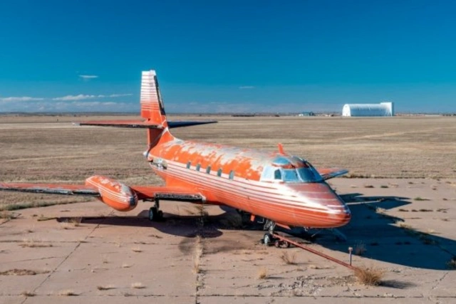 Простоявший 40 лет в пустыне самолет Элвиса Пресли продали за четверть миллиона долларов - ФОТО